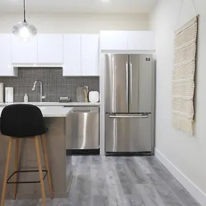 Executive Bsmt Suite, King Bed, 5 Min To Dt & Whyte Ave, Sleeps 6! Apartment Edmonton